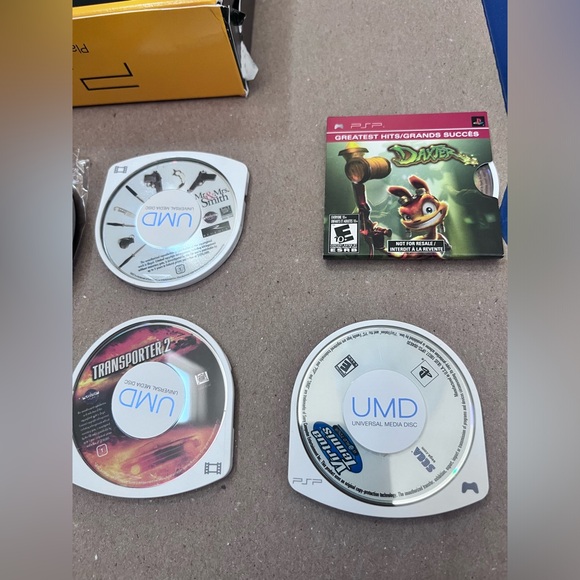 PSP Bundle in Box - Picture 6 of 16